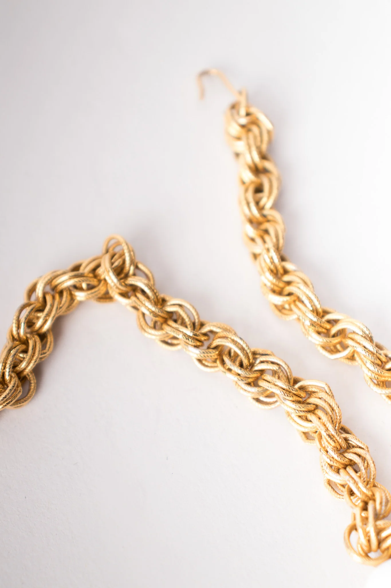 Shell Waterfall Collar Necklace - Image 15
