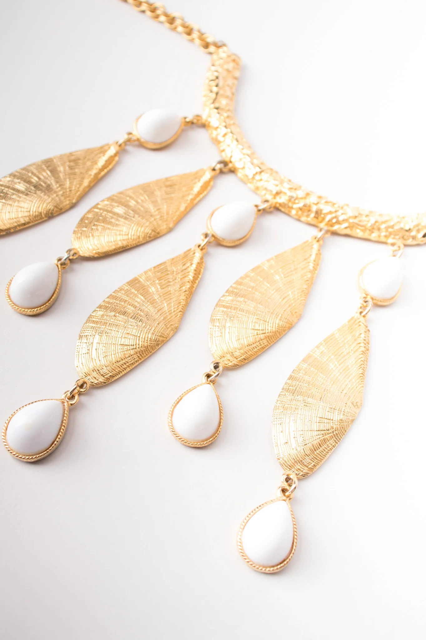 Shell Waterfall Collar Necklace - Image 5
