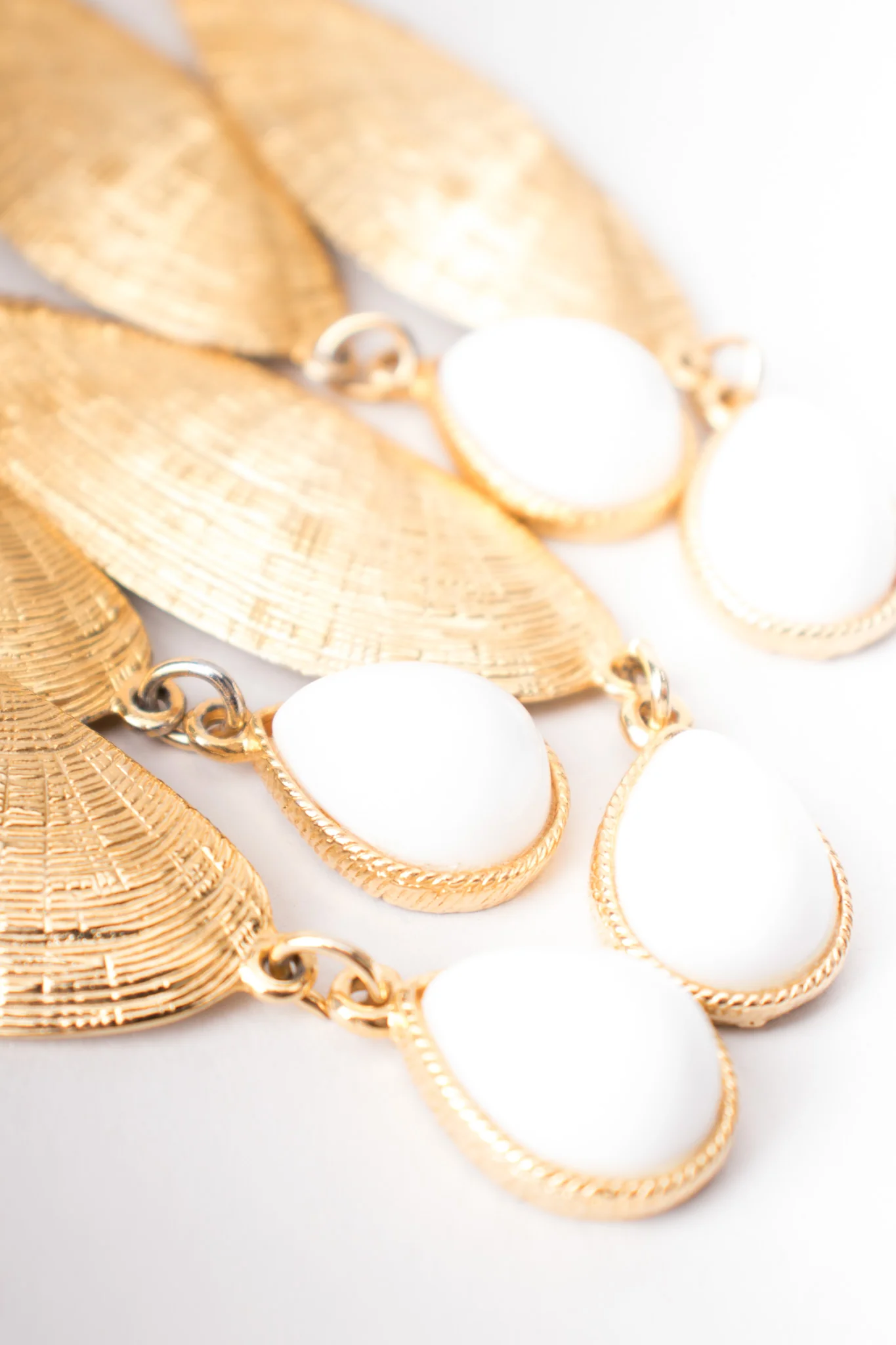 Shell Waterfall Collar Necklace - Image 8