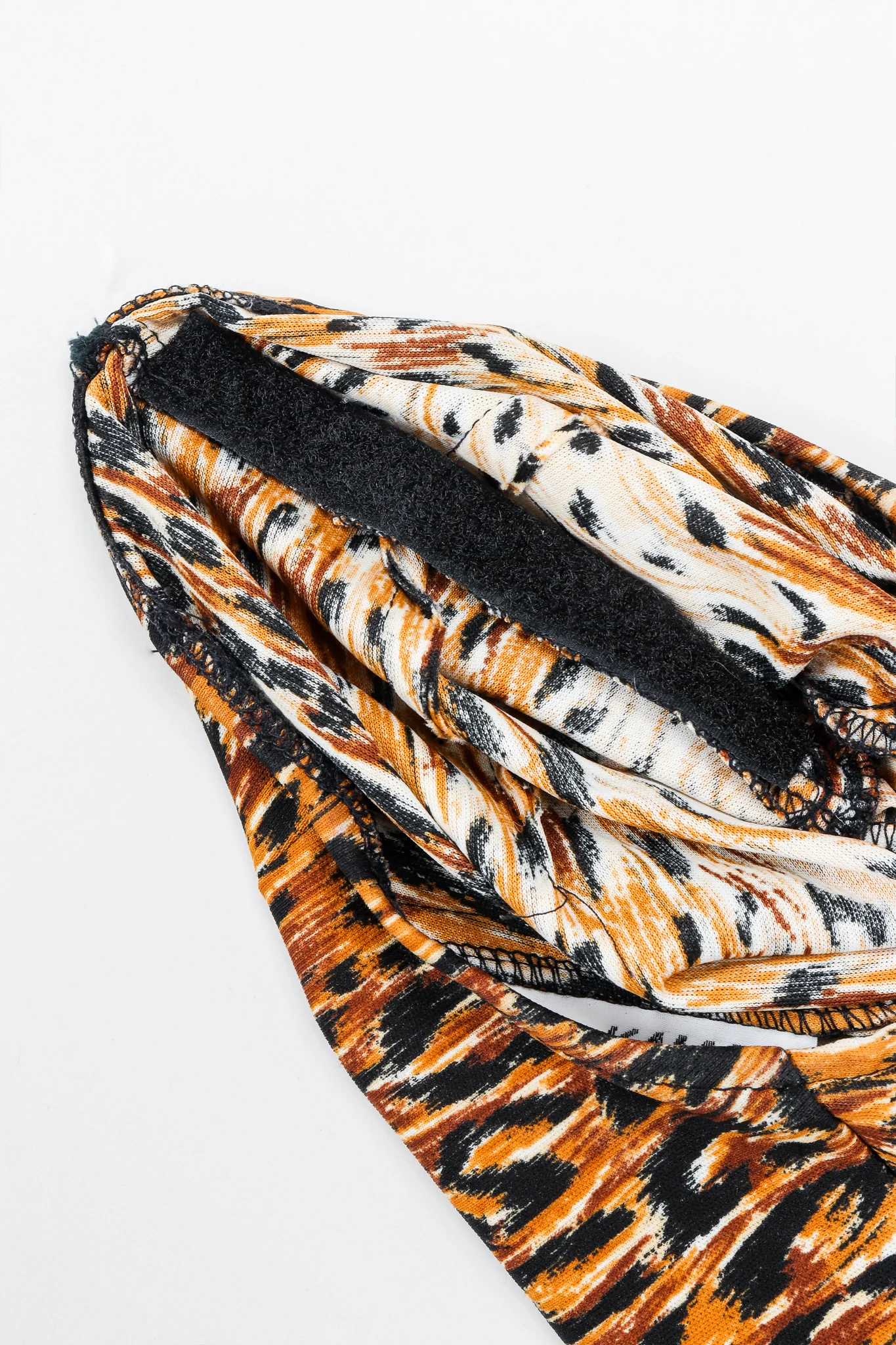 Slinky Animal Print Leisure Set - Image 12