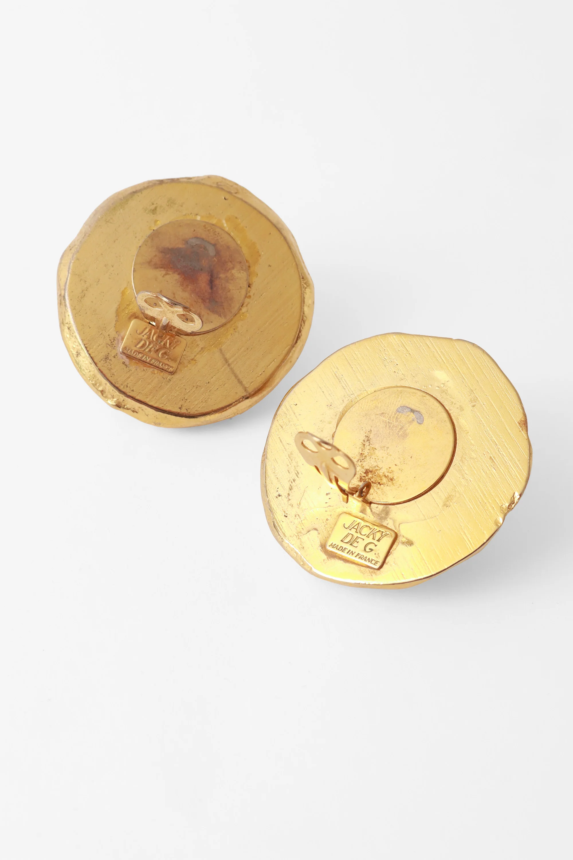 Spiral Shell Button Earrings - Image 5