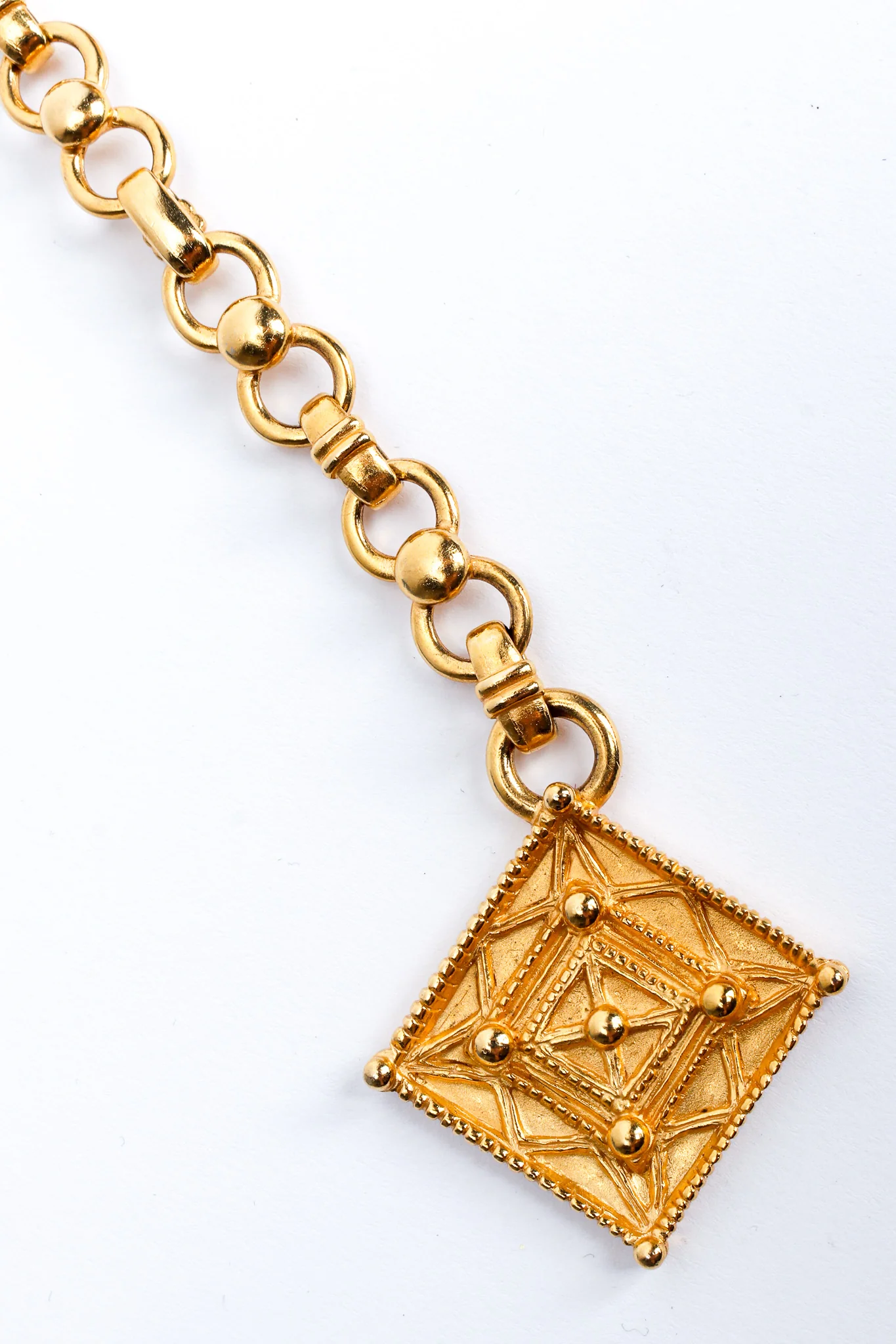 Square Emblem Chain Link Belt - Image 9
