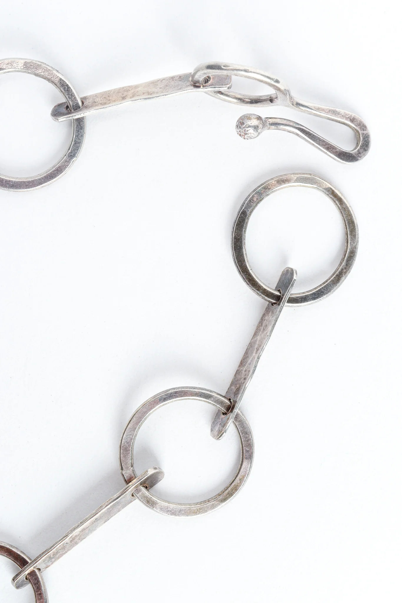 Mod Hammered Circle Link Necklace - Image 5