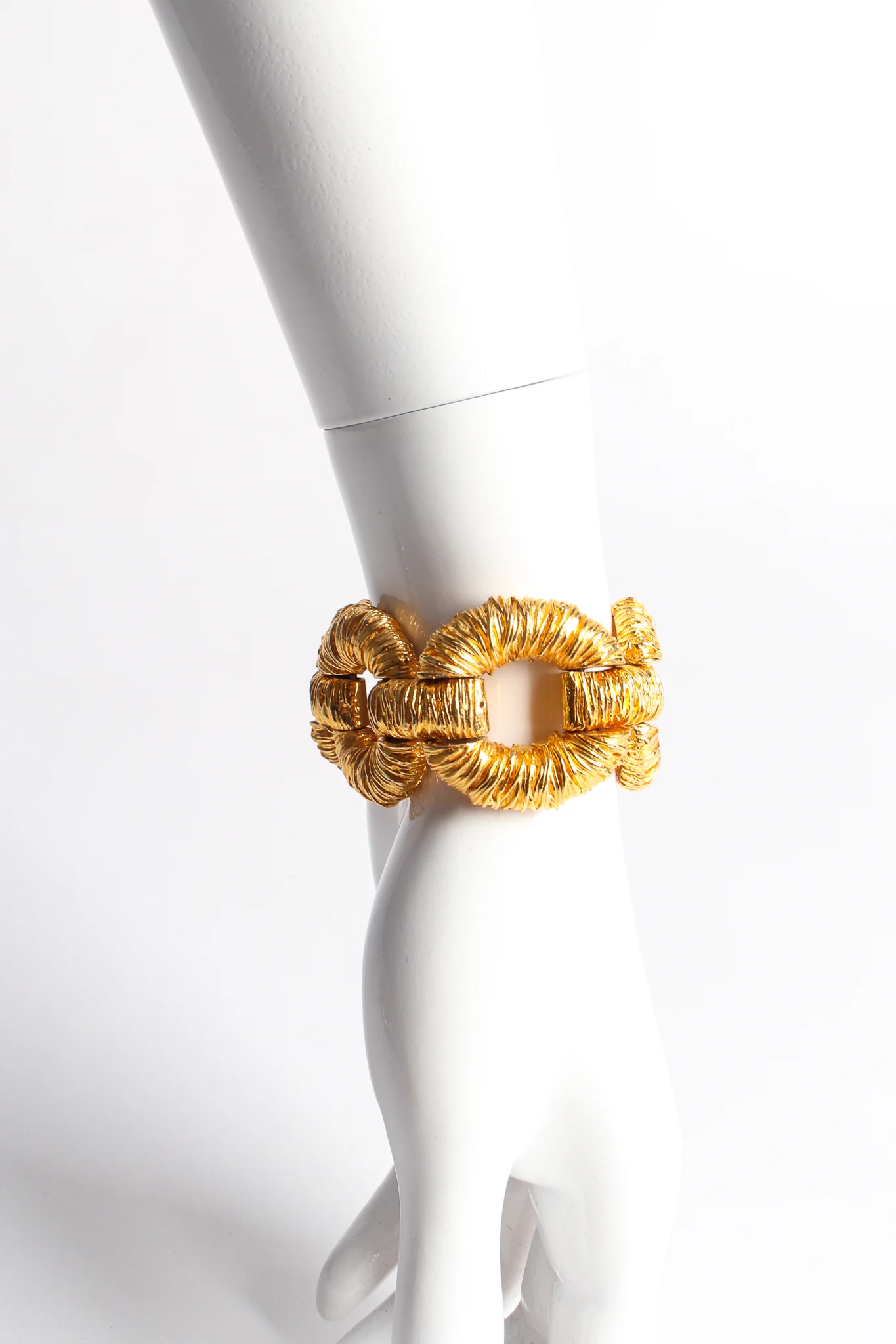 Textured Round Link Bracelet - Image 2
