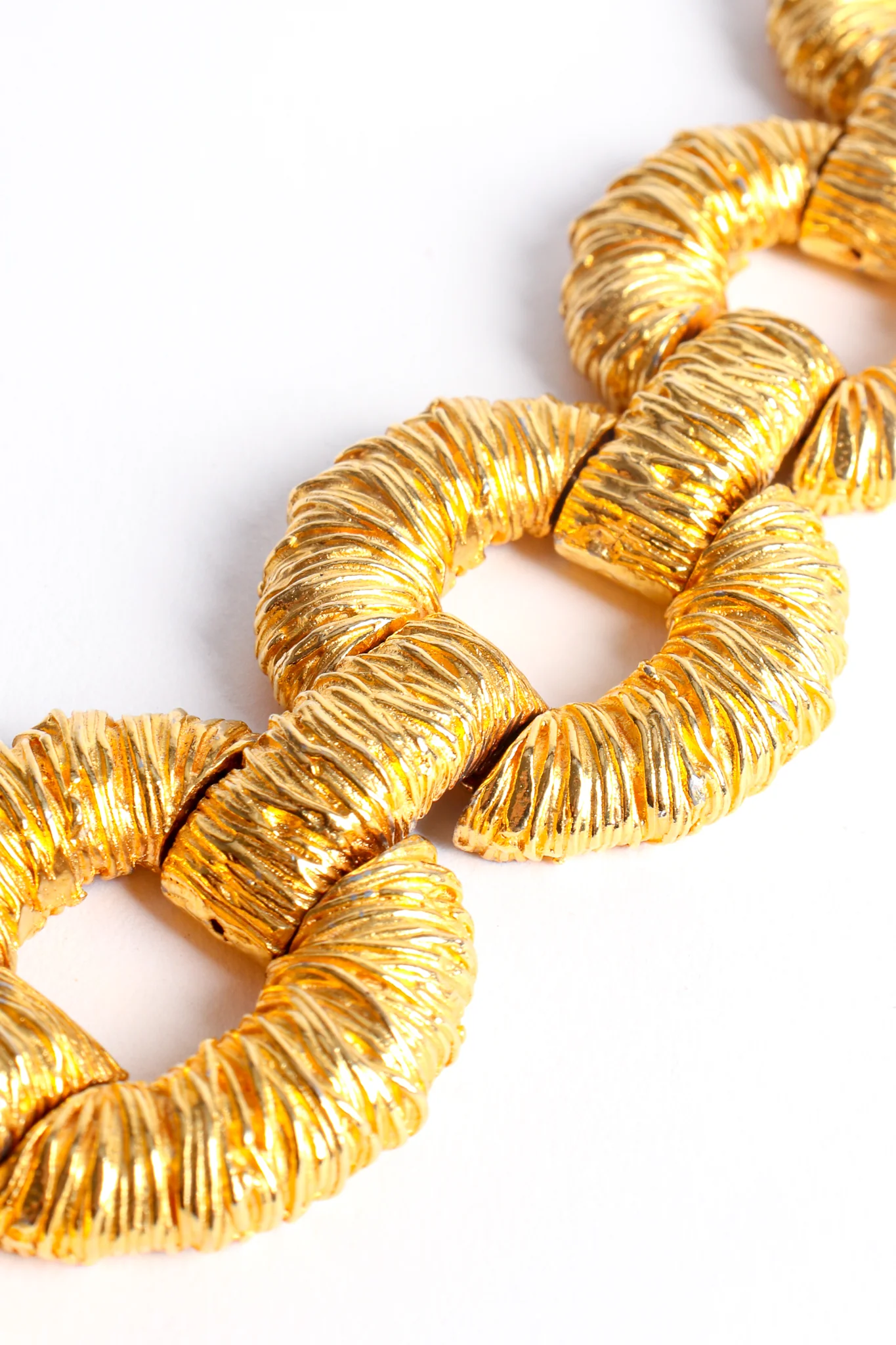 Textured Round Link Bracelet - Image 4
