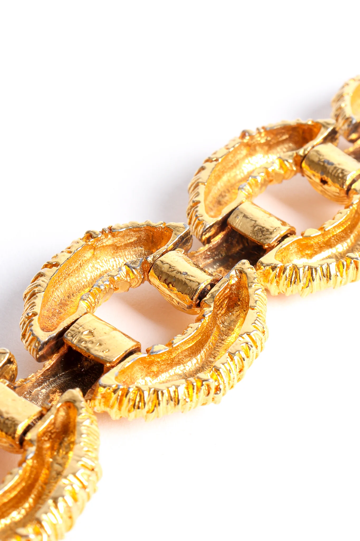 Textured Round Link Bracelet - Image 6