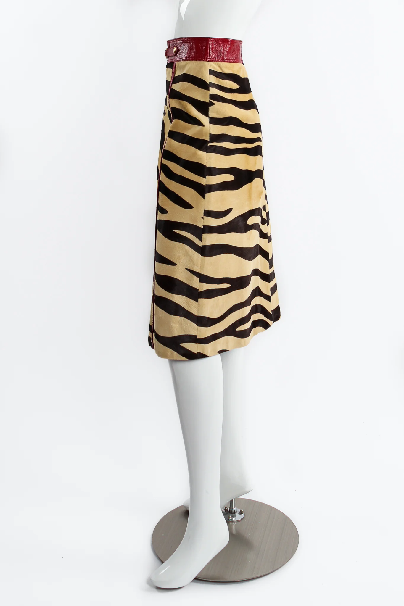 2019 Pre-Fall Tiger Print Pony Hair Leather Skirt - Image 4