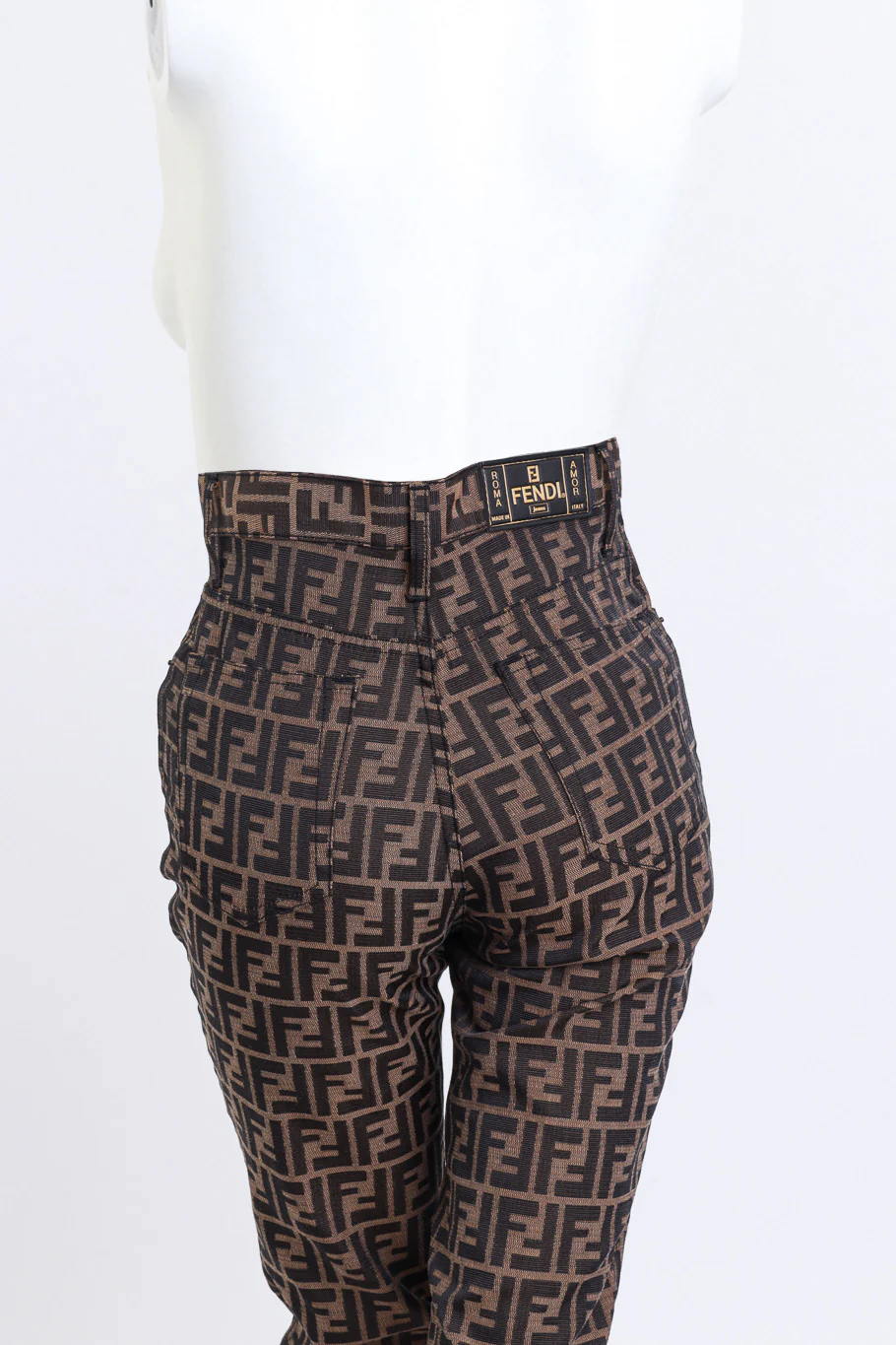 Zucca Monogram Jean - Image 4